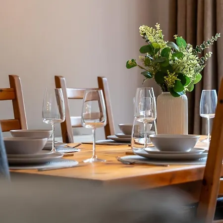 Prime Headingley Location Perfect For Large Groups Holiday home *