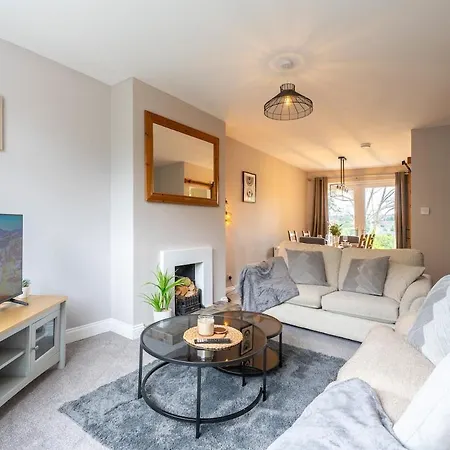 Prime Headingley Location Perfect For Large Groups Leeds (West Yorkshire)