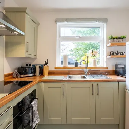 Prime Headingley Location Perfect For Large Groups *