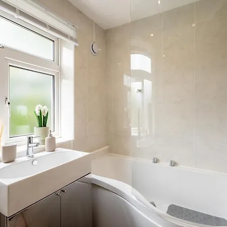Prime Headingley Location Perfect For Large Groups Holiday home Leeds (West Yorkshire)