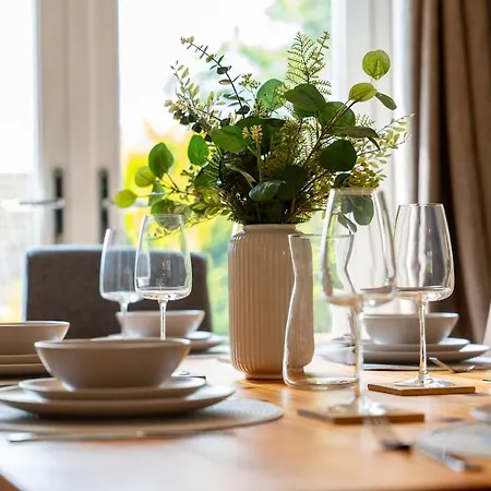 Prime Headingley Location Perfect For Large Groups