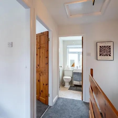 Prime Headingley Location Perfect For Large Groups