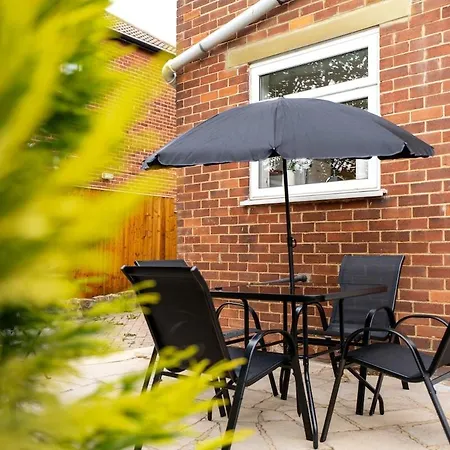 Prime Headingley Location Perfect For Large Groups Holiday home *