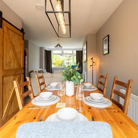 Prime Headingley Location Perfect For Large Groups *