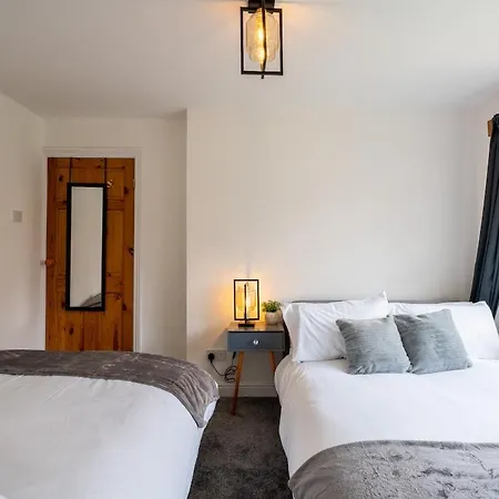 Prime Headingley Location Perfect For Large Groups * Leeds (West Yorkshire)