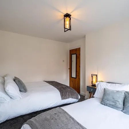 Prime Headingley Location Perfect For Large Groups Holiday home